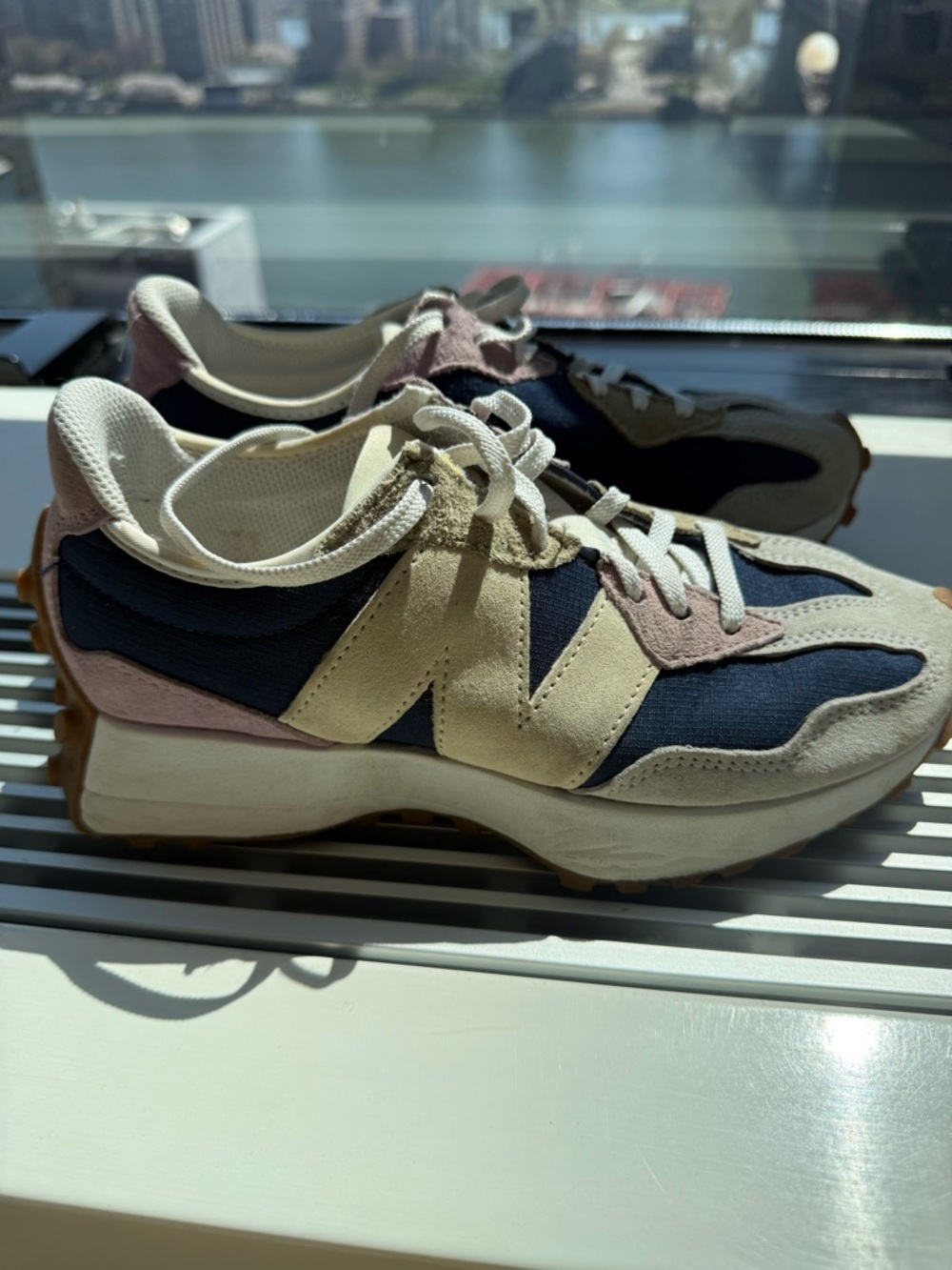 New Balance women’s 327